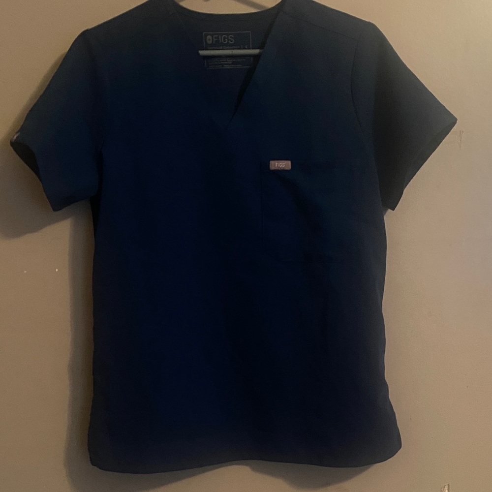 FIGS women Deep reef scrub top